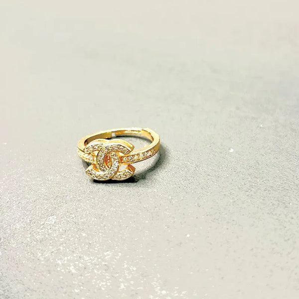 Luxurious gold-plated ring  with Interlocking Crystal Design - Zircon Luxury