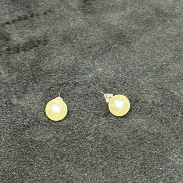 Noor Studs – Classic Pearl Elegance