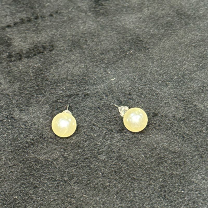 Noor Studs – Classic Pearl Elegance